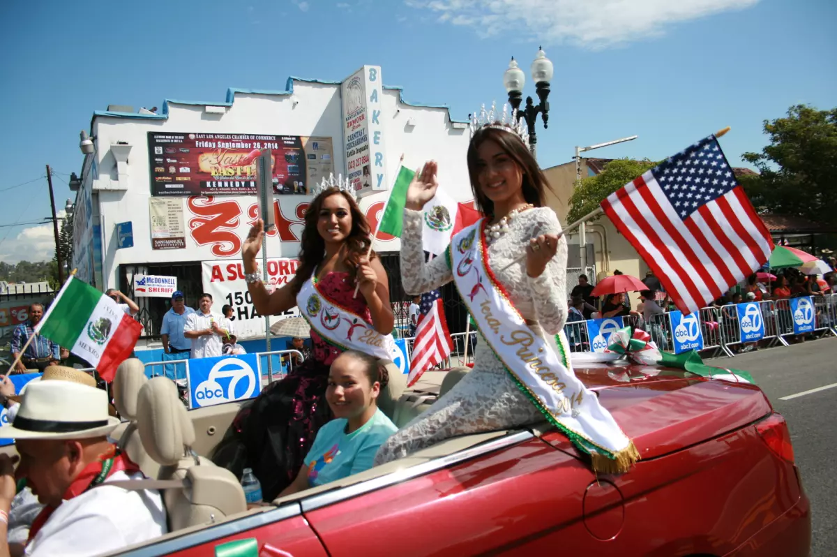 Fiestas patrias sin miedo: comunidades mexicanas se movilizan en Los Ángeles y Chicago