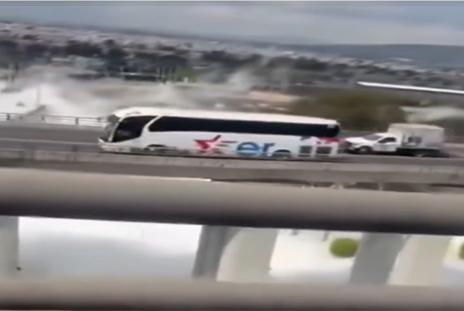 VIDEO Pasajeros de Estrella Roja que salió de Puebla viven momentos de pánico