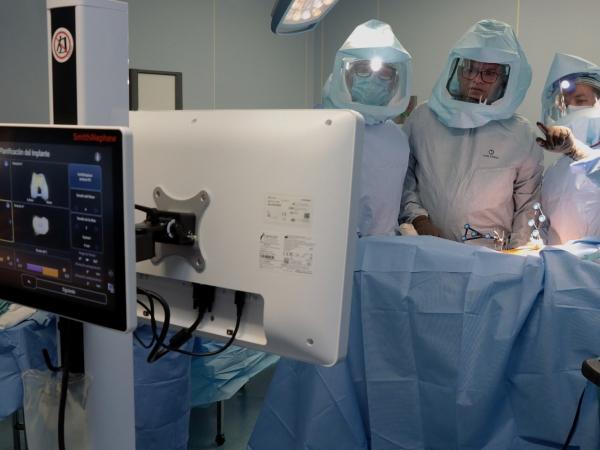 ISSSTEP realiza primera cirugía de rodilla con apoyo de la IA