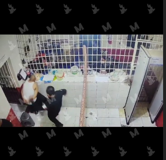 VIDEO Policía da golpiza a reo en el penal de Huejotzingo