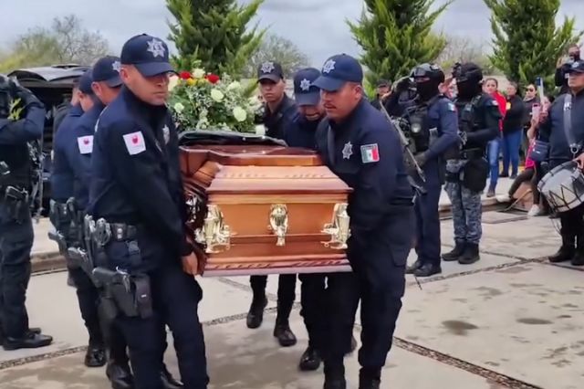 Despiden con homenaje a policía ejecutado en ataque armado en Tepeaca