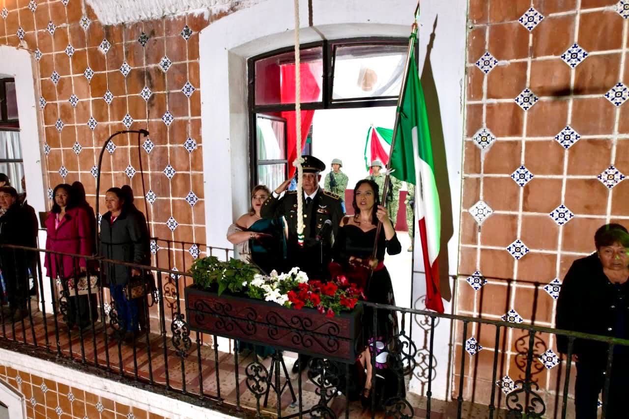 Cumplen autoridades y atlixquenses con grito de Independencia 2025