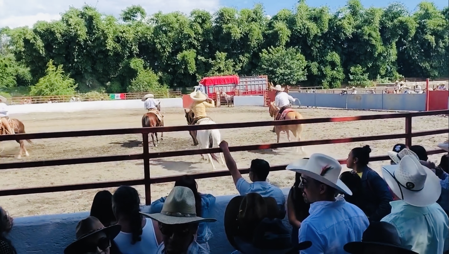 Charros de Atlixco mantienen viva la tradición con evento del 16 de septiembre