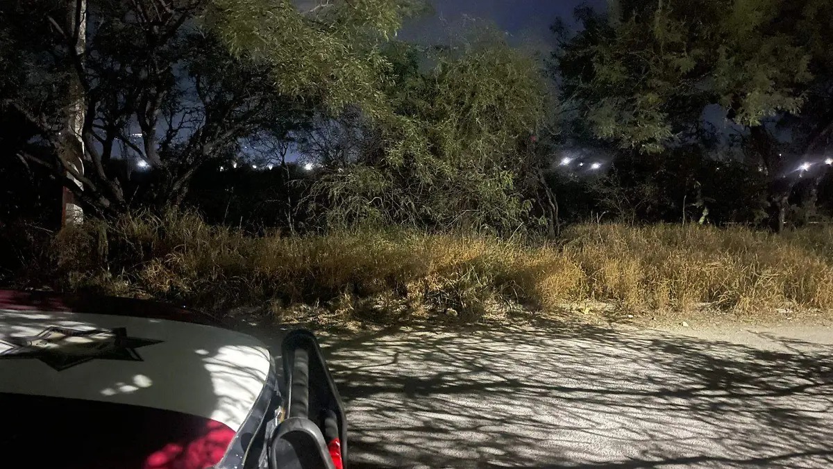 Hallan cadáver semienterrado cerca de la Unidad Deportiva Sur en Tehuacán