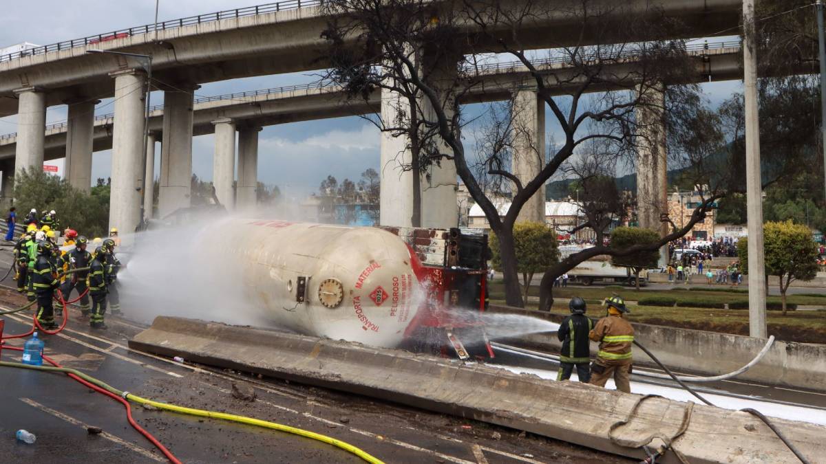 Suman 14 las víctimas por explosión de pipa de gas en Iztapalapa