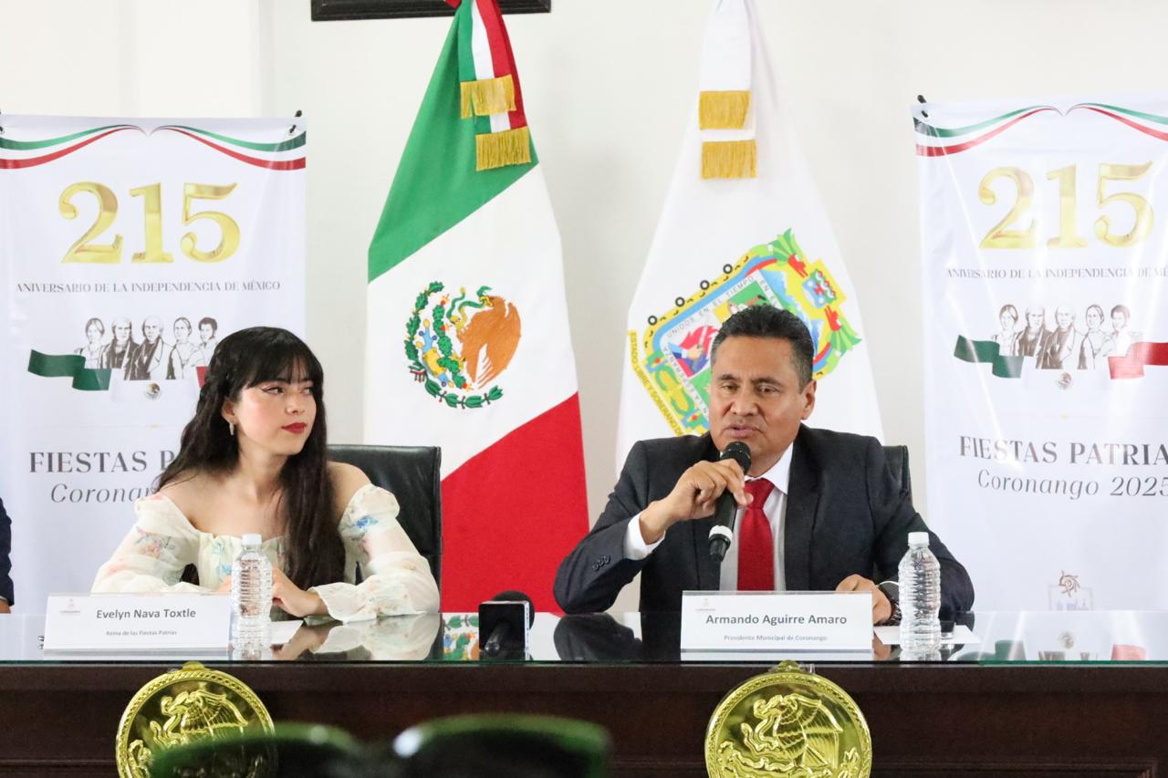 Presenta Armando Aguirre a la Reina de las Fiestas Patrias