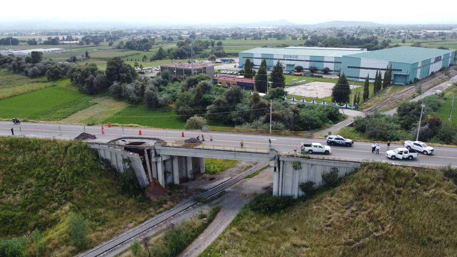 Por socavón, la entrada al aeropuerto y a la zona será por la federal México-Puebla