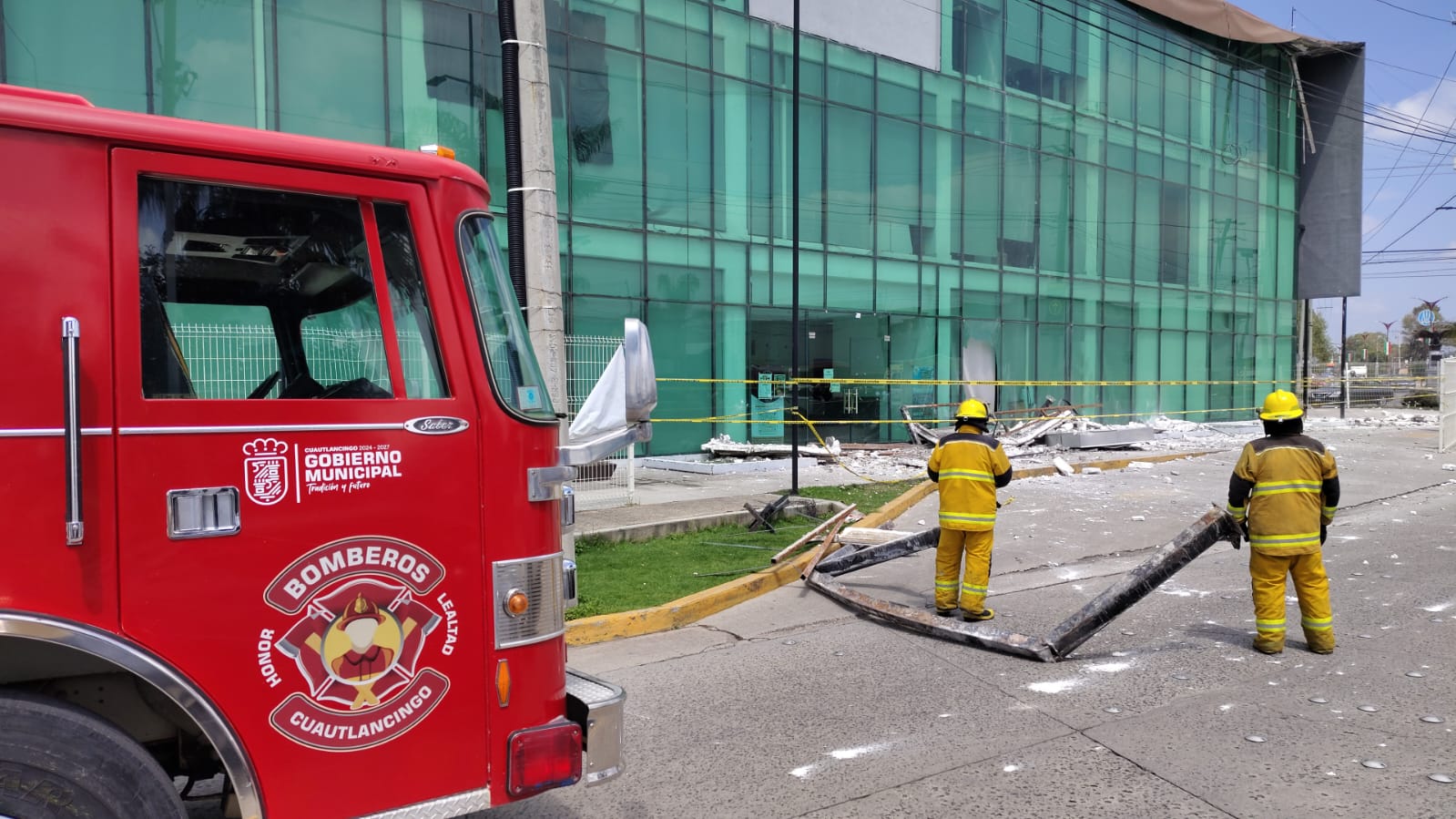 Colapsa parte del techo del CIS de Cuautlancingo