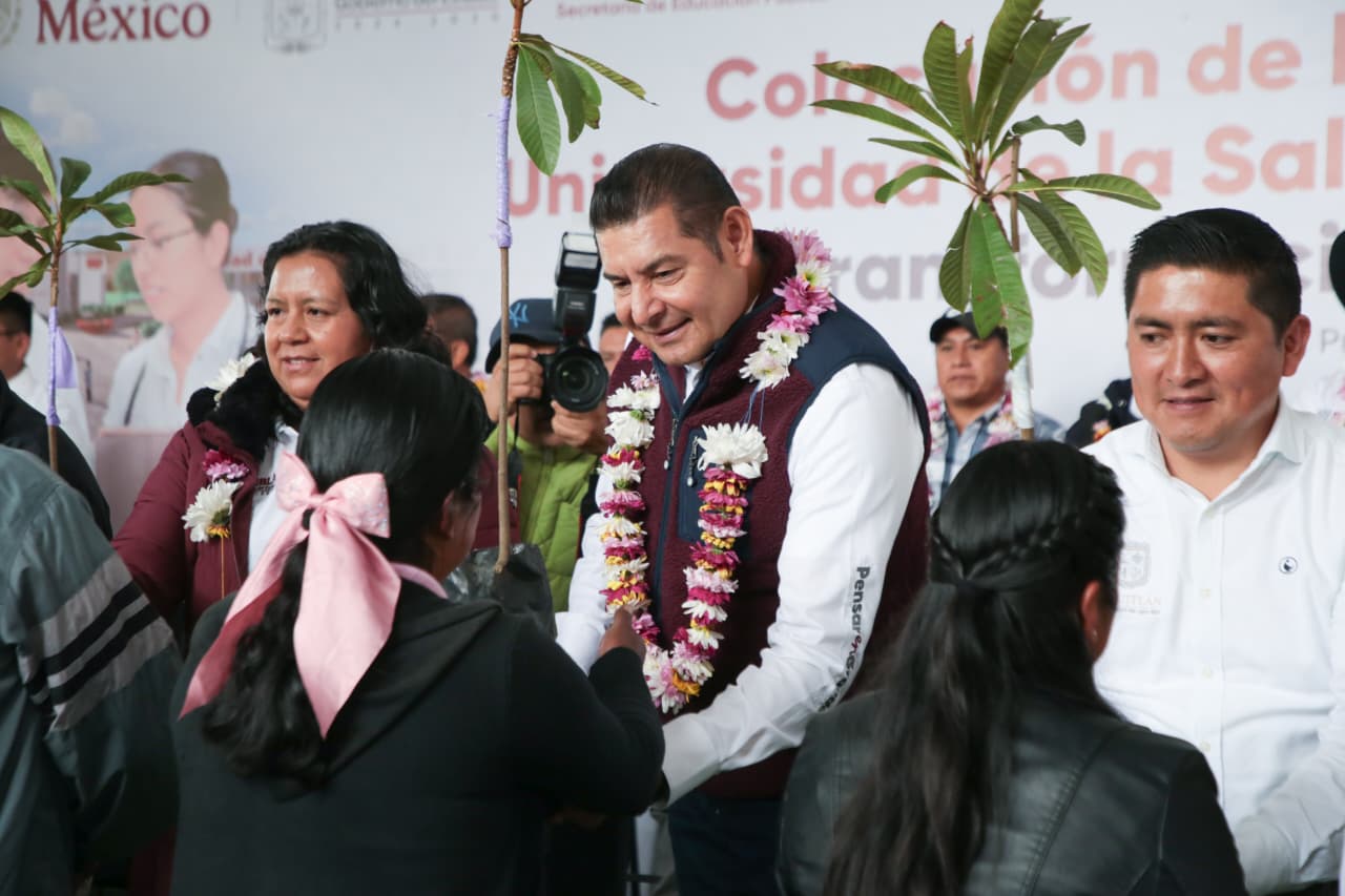 Gobierno de Puebla reforesta Zoquitlán con frutales y fortalece riqueza comunitaria