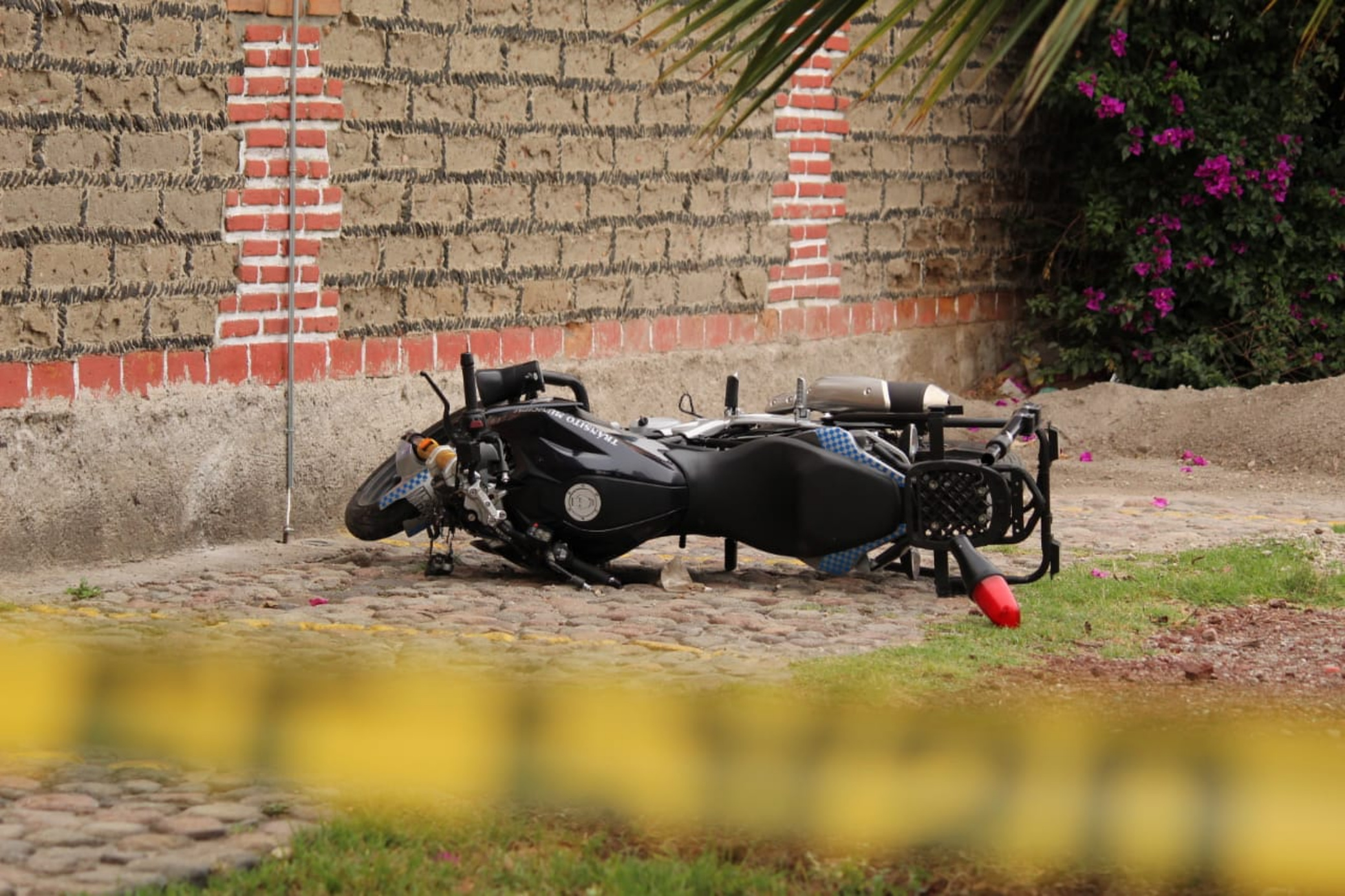 Adolescente derrapa en su motocicleta y muere por golpearse en la cabeza en CDMX 