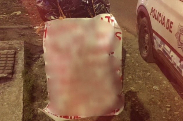 Hallan cadáver con narcomanta en Camino a La Resurrección 