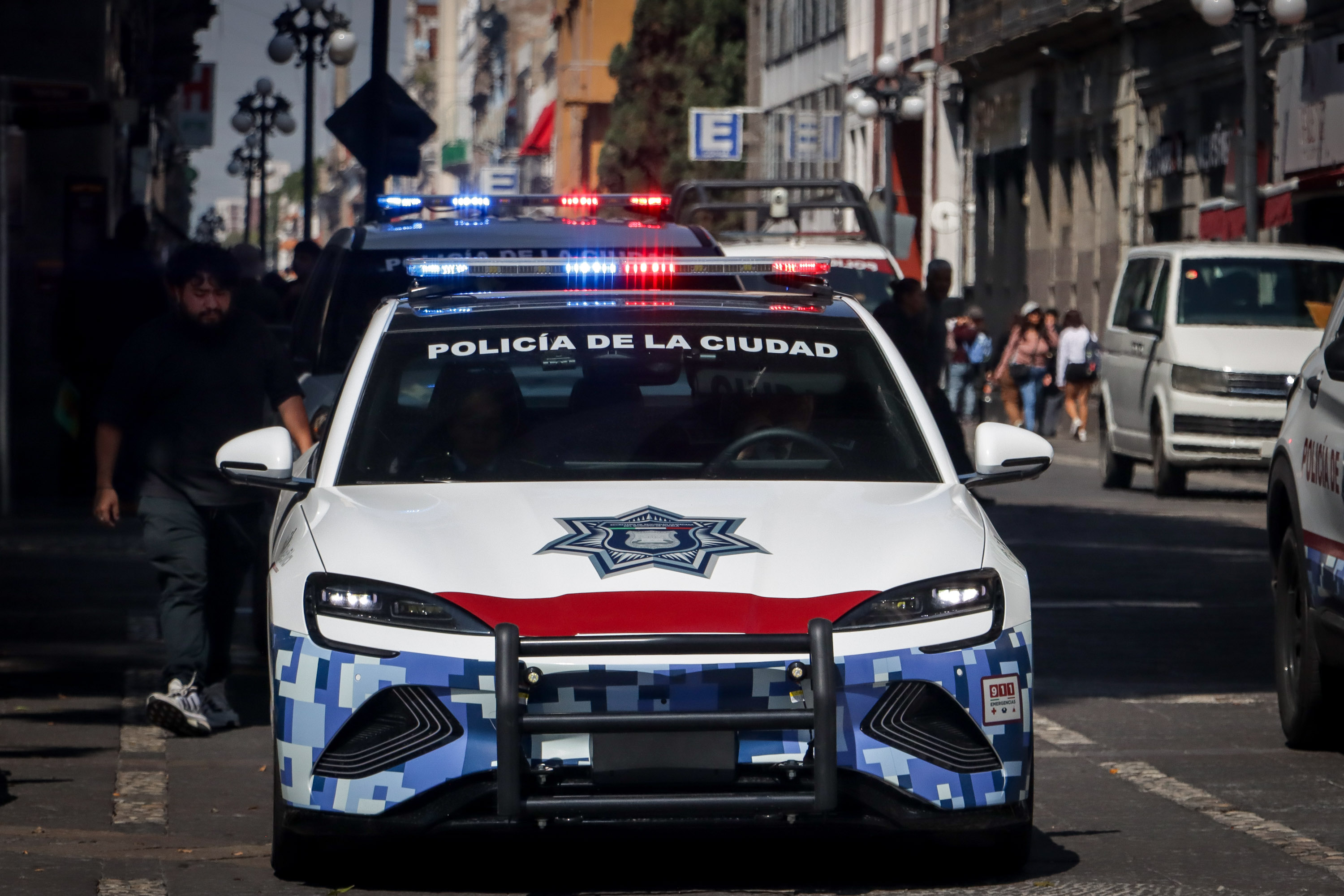 Los atacan a balazos después de llevar a sus hijos a la escuela, hay un hombre herido 