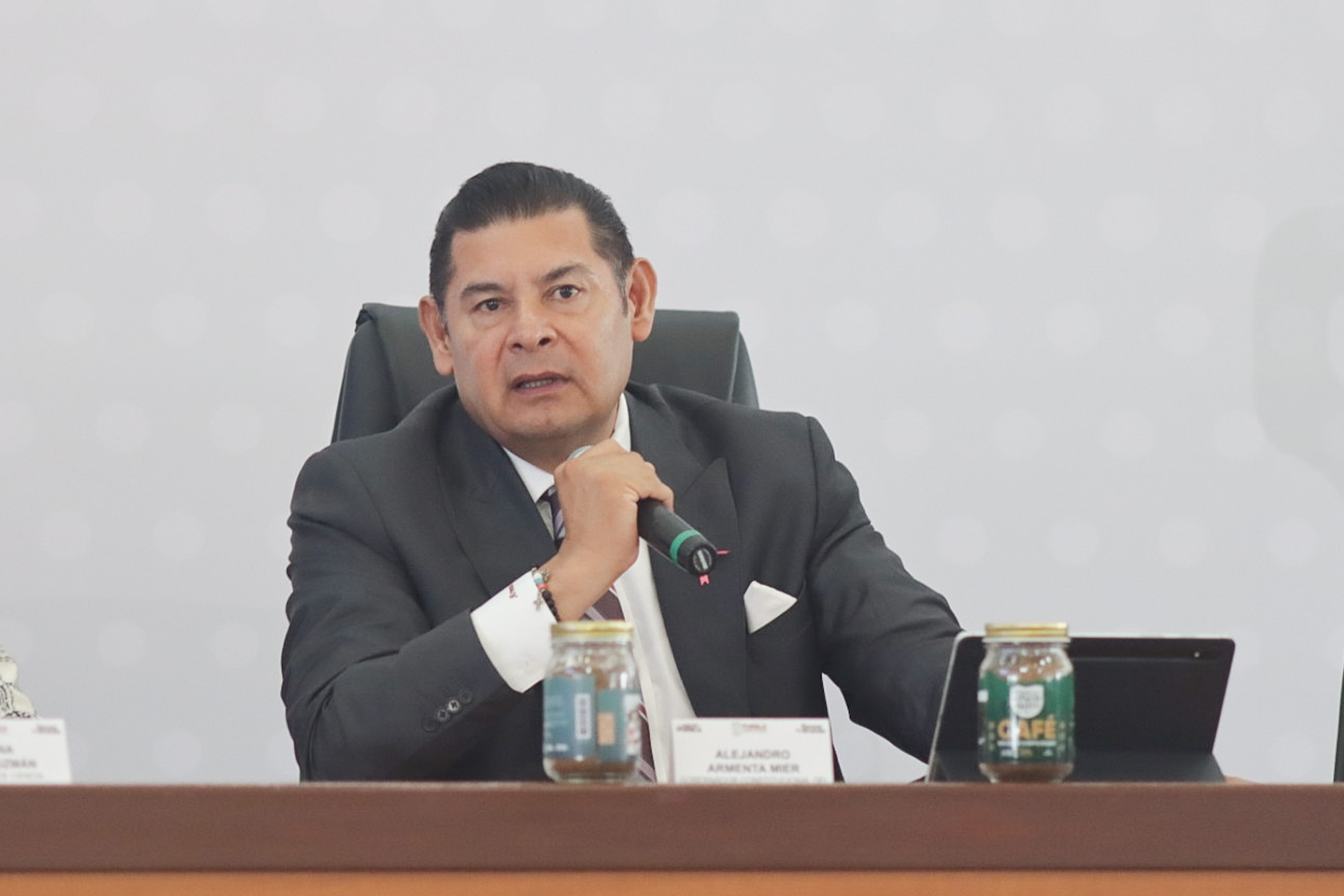 Habrá 5 mil calles pavimentadas en Puebla antes de 2026: Alejandro Armenta 