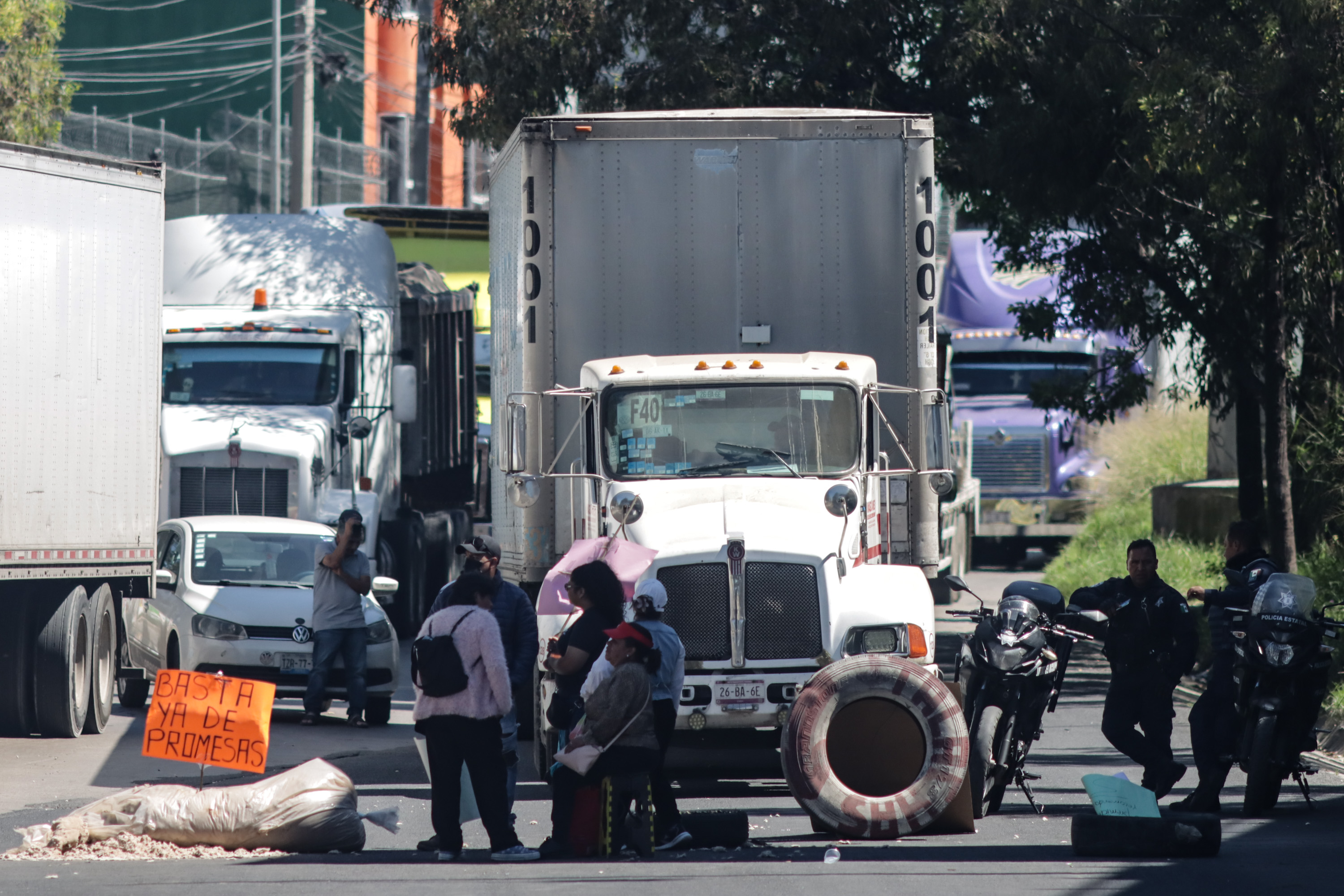 Se registra caos vial en la Lateral de la Autopista México-Puebla