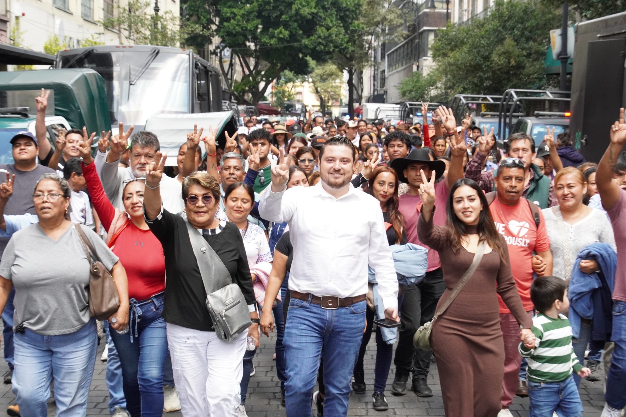 Edil panista lleva acarreados al informe de Claudia Sheinbaum en CDMX