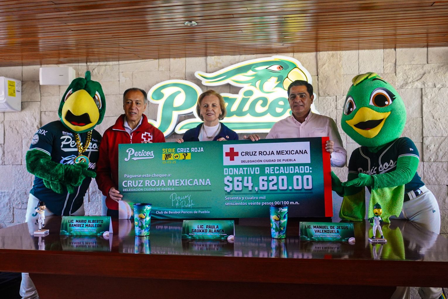 Pericos de Puebla realiza entrega de donativo a la Cruz Roja Puebla