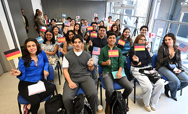 Movilidad estudiantil incentiva titulación por actividad académica en el extranjero