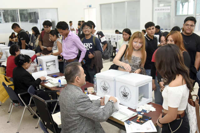 Sin incidentes, universitarios continúan jornada electoral en las diferentes sedes en la BUAP