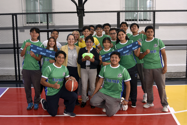 Inaugura Cedillo cancha deportiva y espacios de esparcimiento en el Área de la Salud