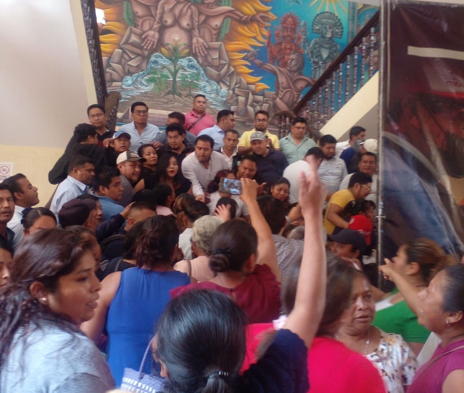 Protestan pobladores de Nativitas y Patzingo para exigir obras al gobierno de Ajalpan