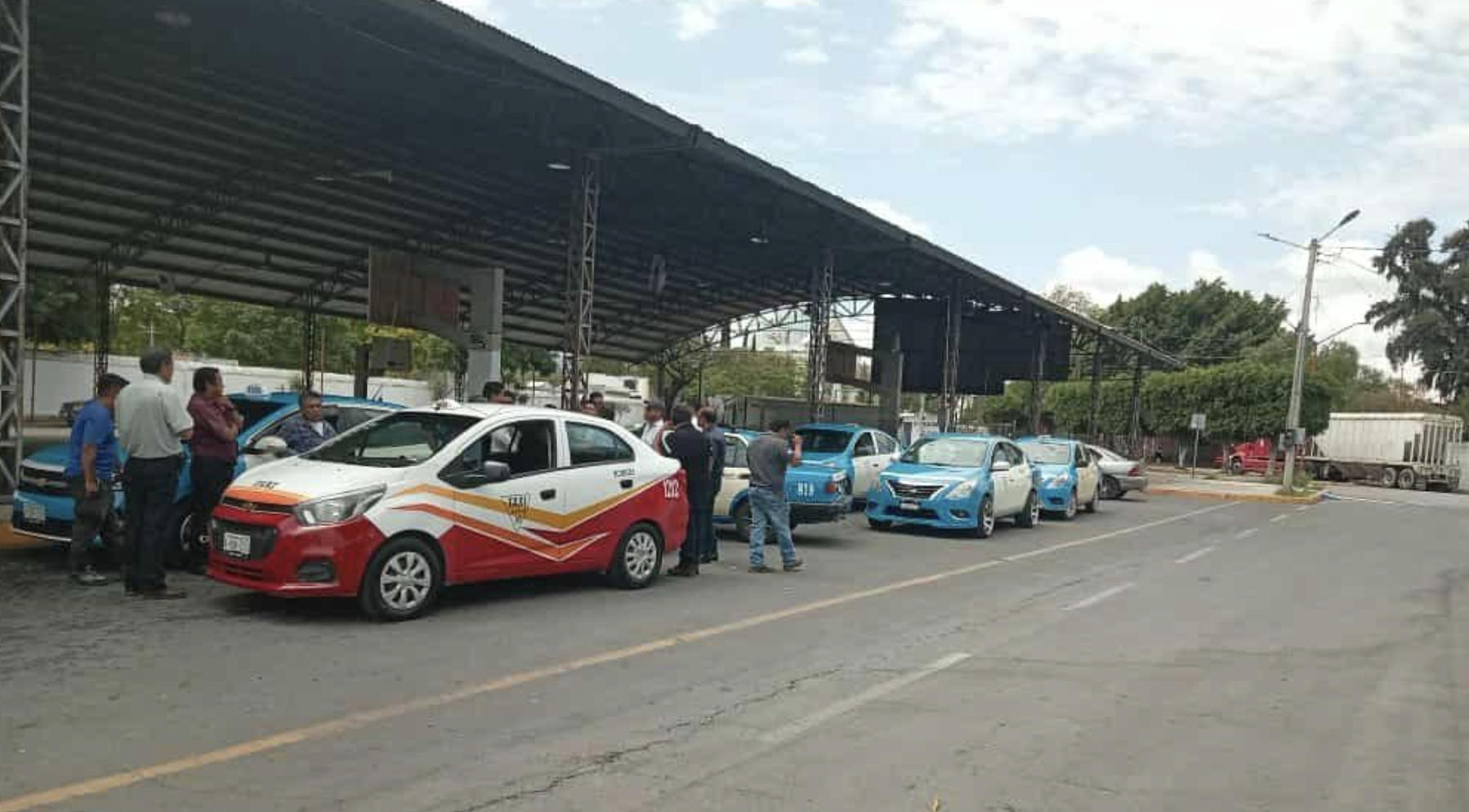 Taxistas de Tehuacán amenazan con bloqueos tras entrada de Didi