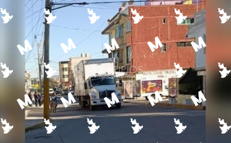 Abandonan camión que fue robado en Texmelucan.