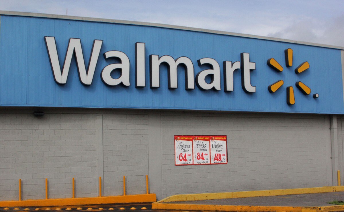 Hombres encapuchados y armados alarman a clientes de Walmart 15 de mayo 