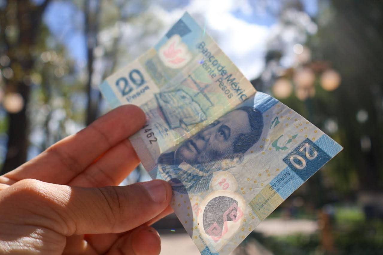 Gente le está diciendo adiós al billete de 20 pesos