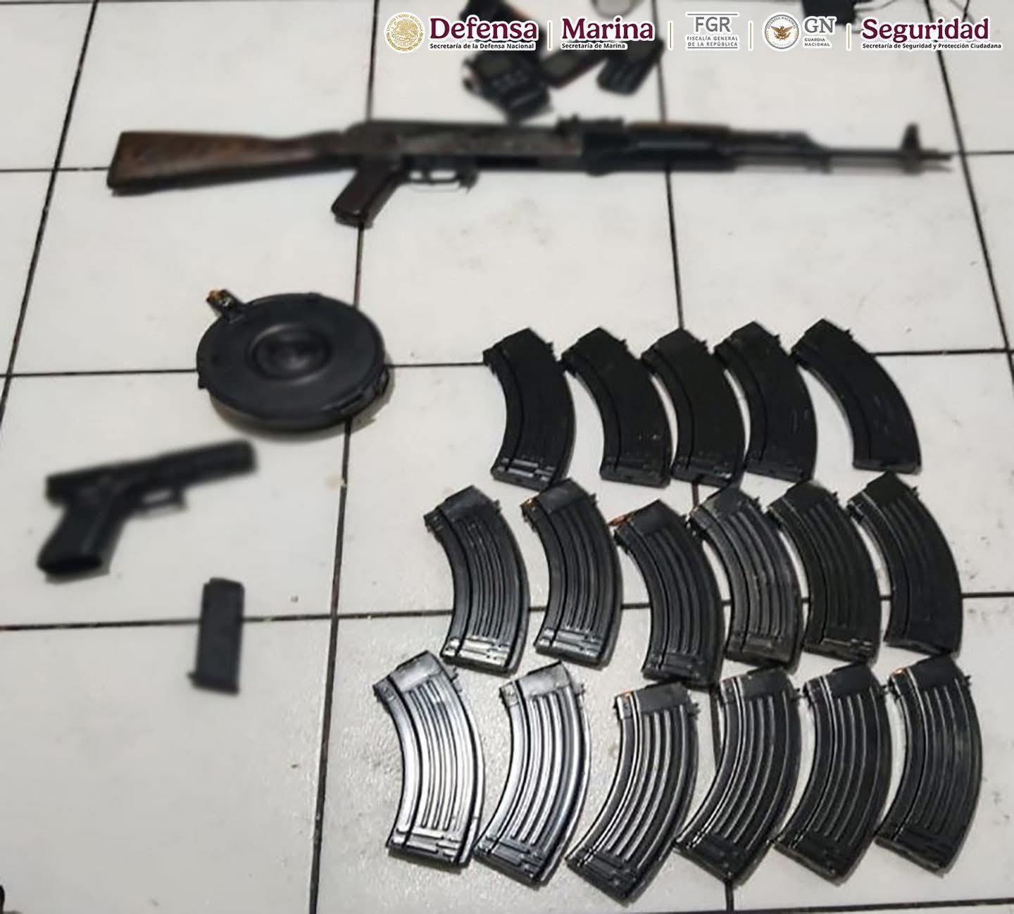 En Baja California detienen a siete personas en posesión de armamento