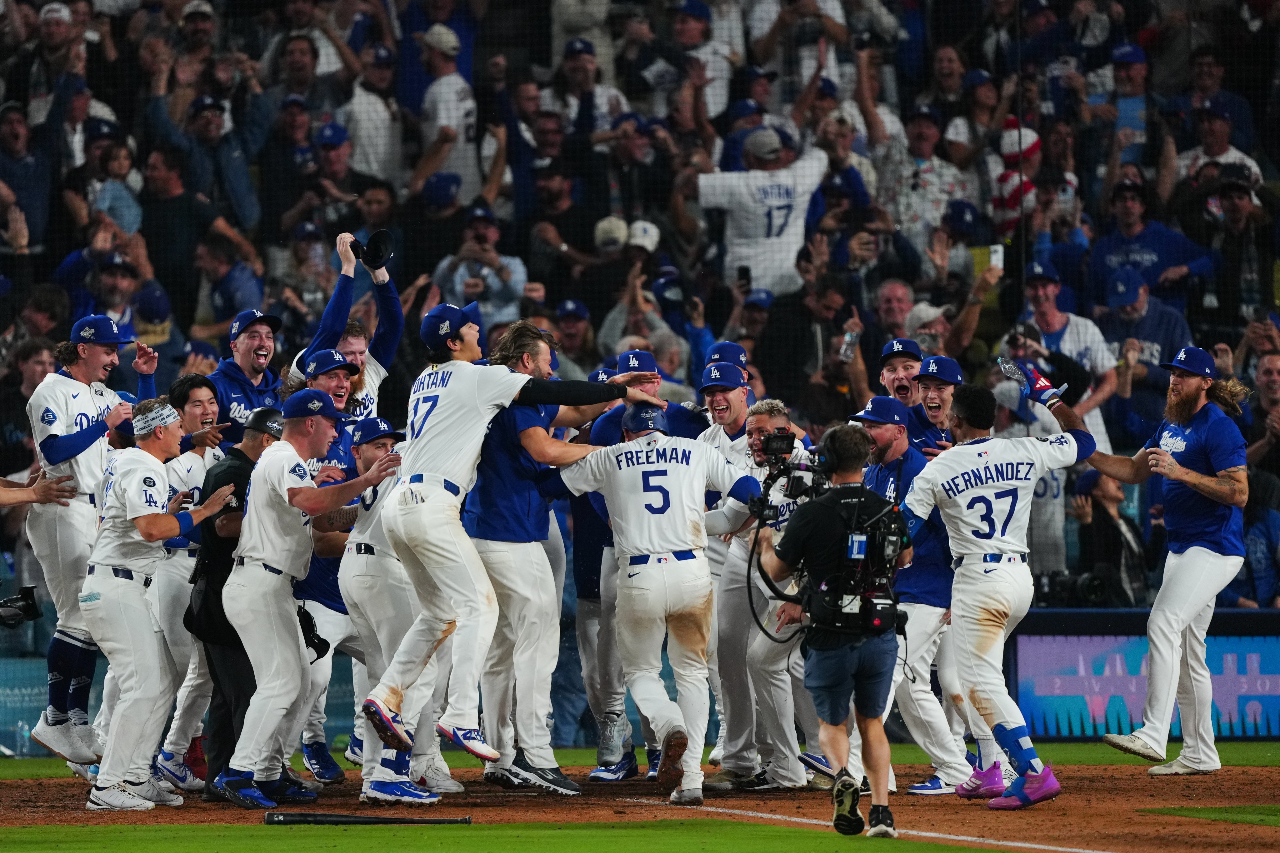 Freeman adelanta a los Dodgers en la Serie Mundial