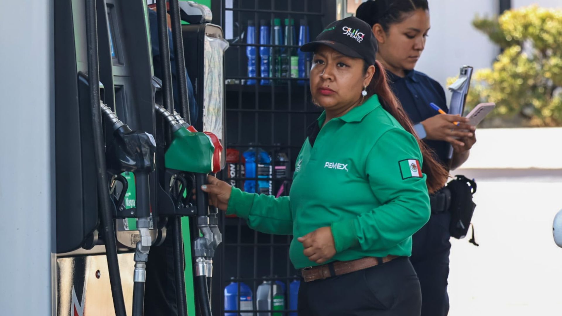 Por desabasto de gasolina en Acatlán, se está vendiendo el litro a más de $40 pesos