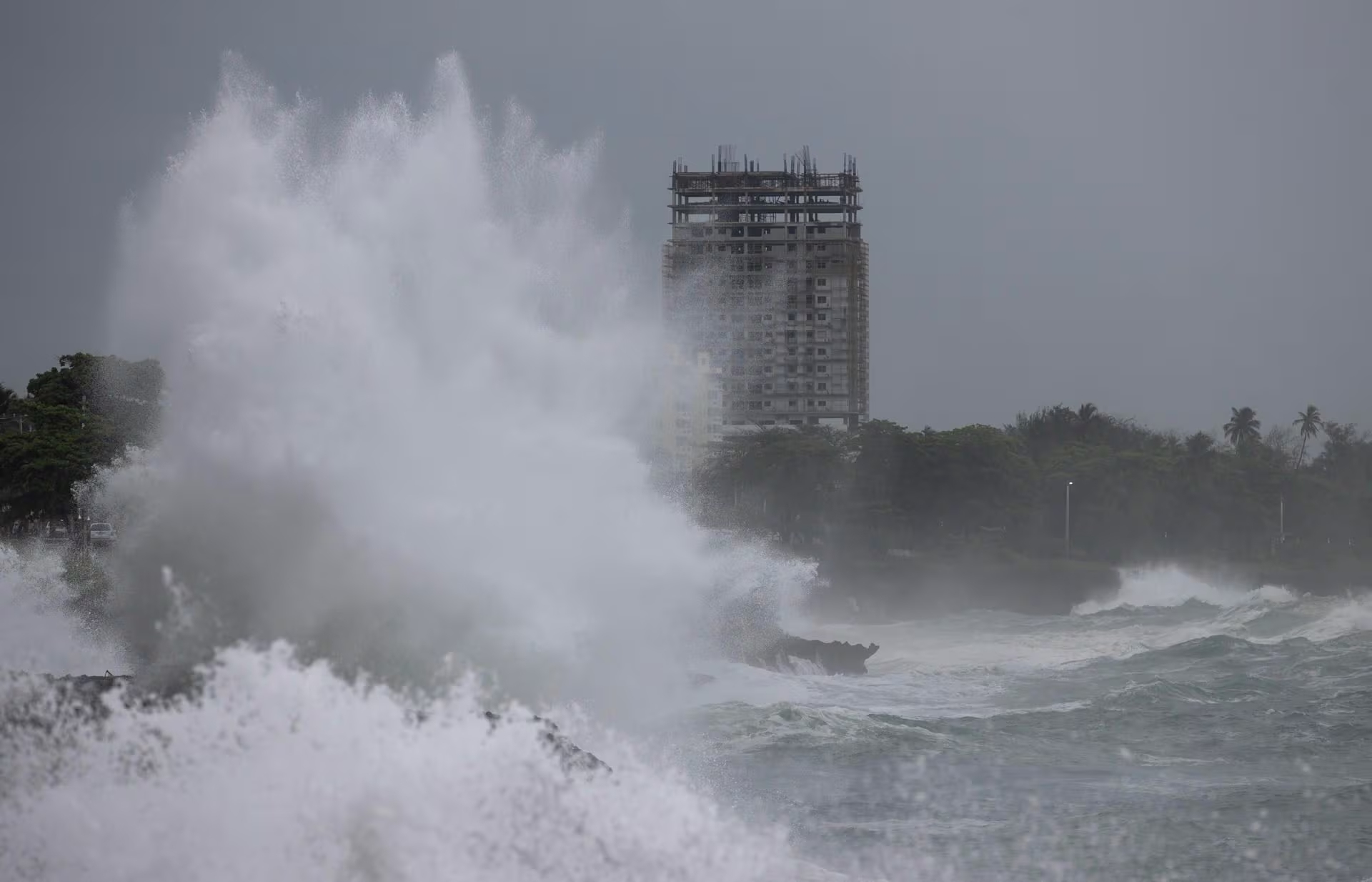 Jamaica declara estado de emergencia por la tormenta Melissa y cierra hospitales y escuelas