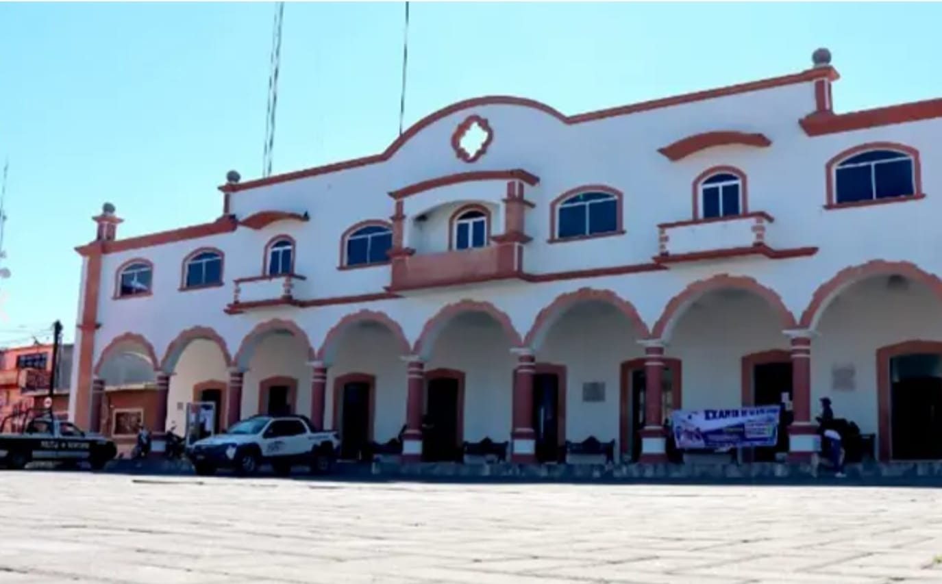 Estudiante del Tec de Tlatlauquitepec grave, tras ingerir thinner en oficinas del Ayuntamiento de Teteles