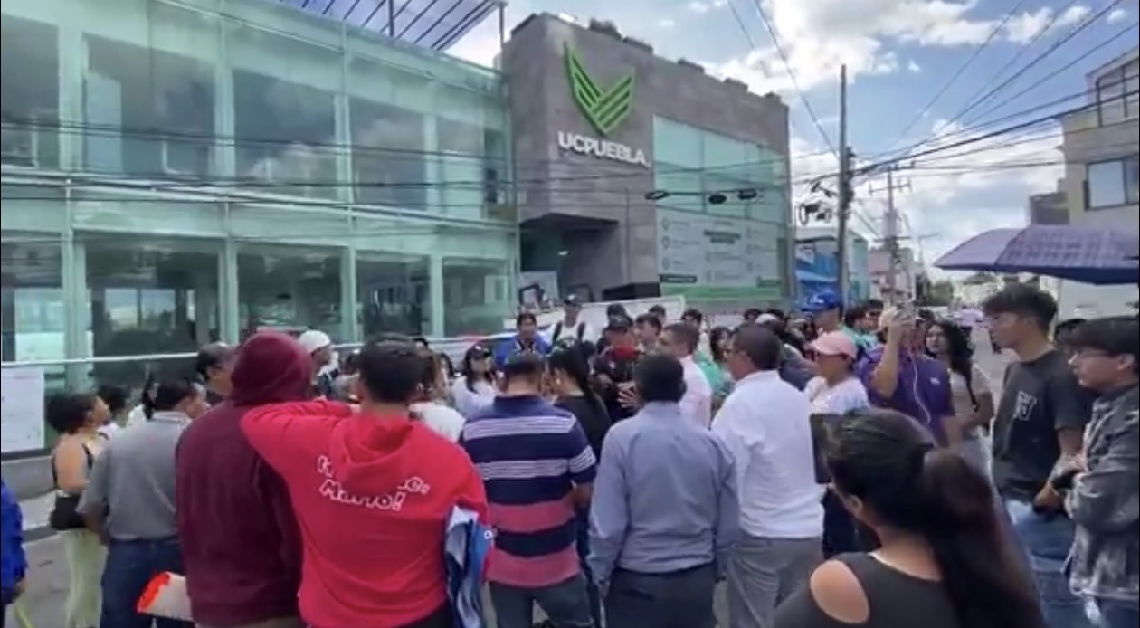 Continúan protestas en Universidad Cuauhtémoc; exigen apoyo de SEP