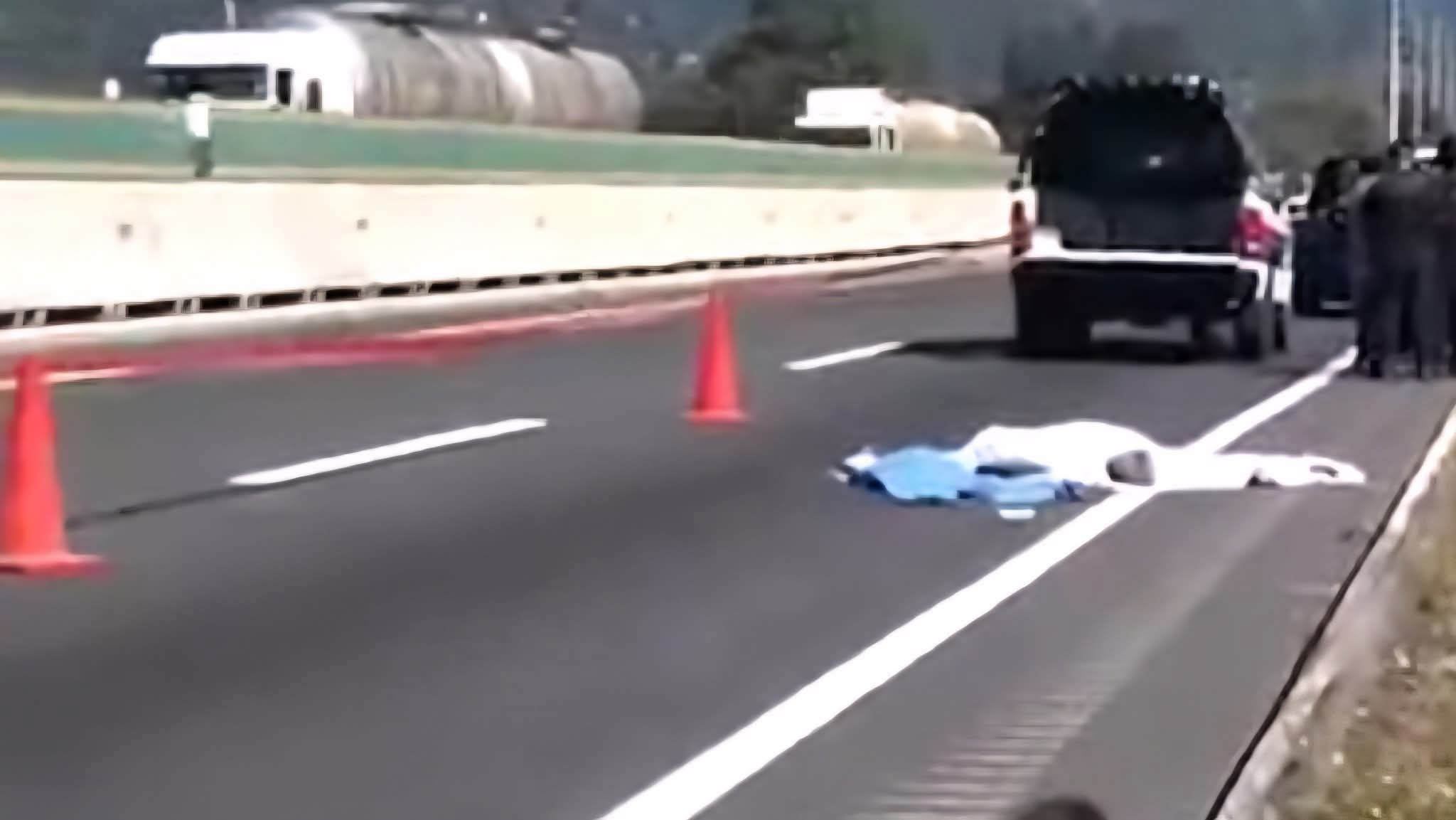 Atropellan a persona sobre autopista Puebla-Orizaba; el cuerpo quedó destrozado 