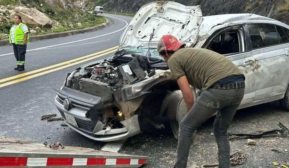 Sufre accidente en la Cuacnopalan-Oaxaca diputado federal Adolfo Alatriste 