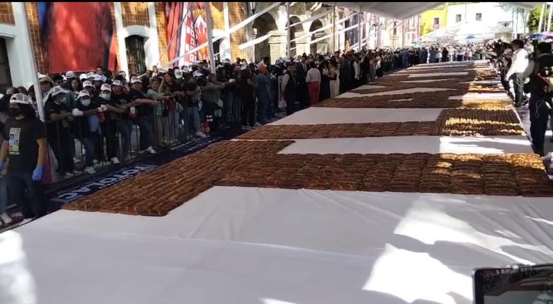 Tlaxcala rompió récord con el pan de fiesta más grande del mundo