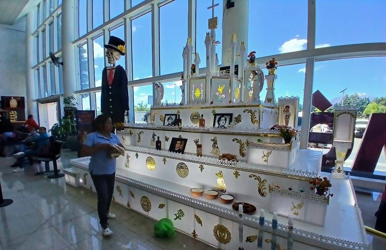 Tochimilco lleva su alma del día de muertos al aeropuerto de Huejotzingo 