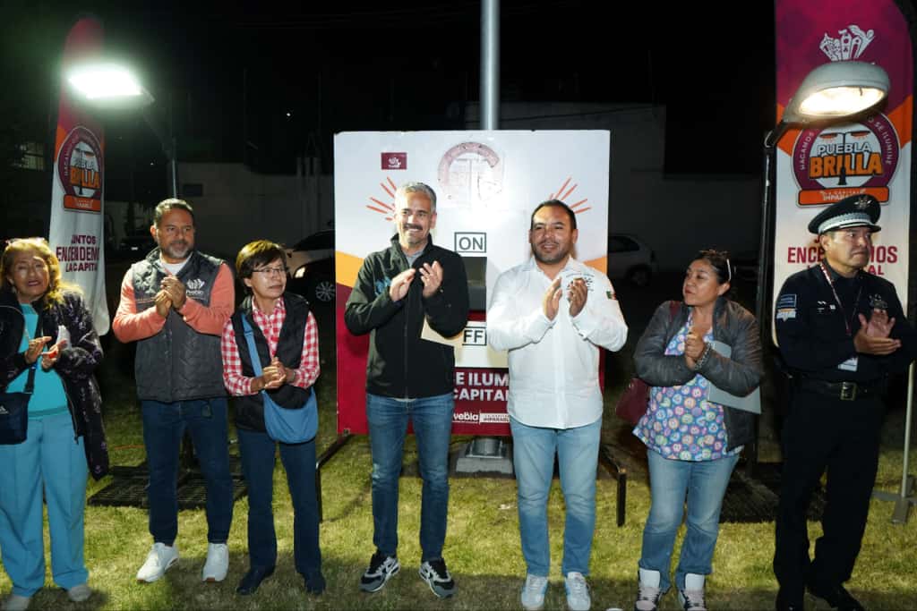 Enciende Gobierno de Chedraui luminarias modernizadas en colonia S.N.T.E con Puebla Brilla