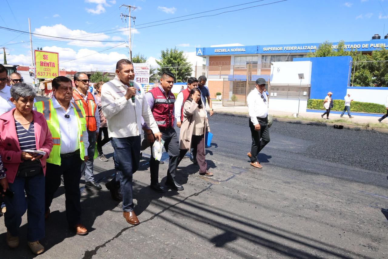 Supervisa Armenta pavimentación en Camino Real a Cholula y Zavaleta
