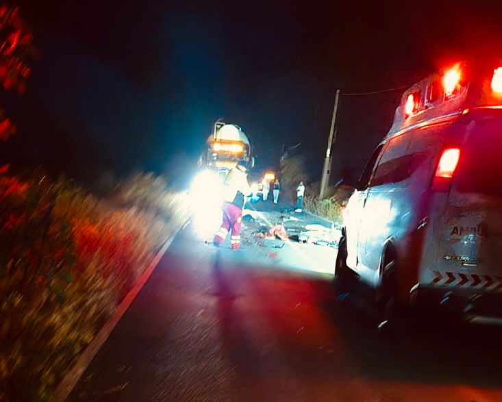 Tráiler destroza a motociclista en la Tejupa- Atzizihuacán