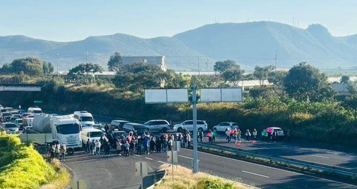 Se reabre la vía Atlixcáyotl tras varias horas de bloqueo 