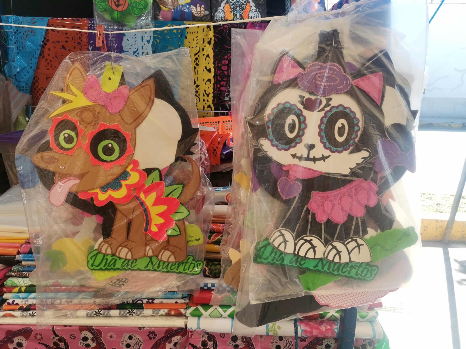 En Izúcar los comerciantes ya tienen todo para la ofrenda de mascotas 