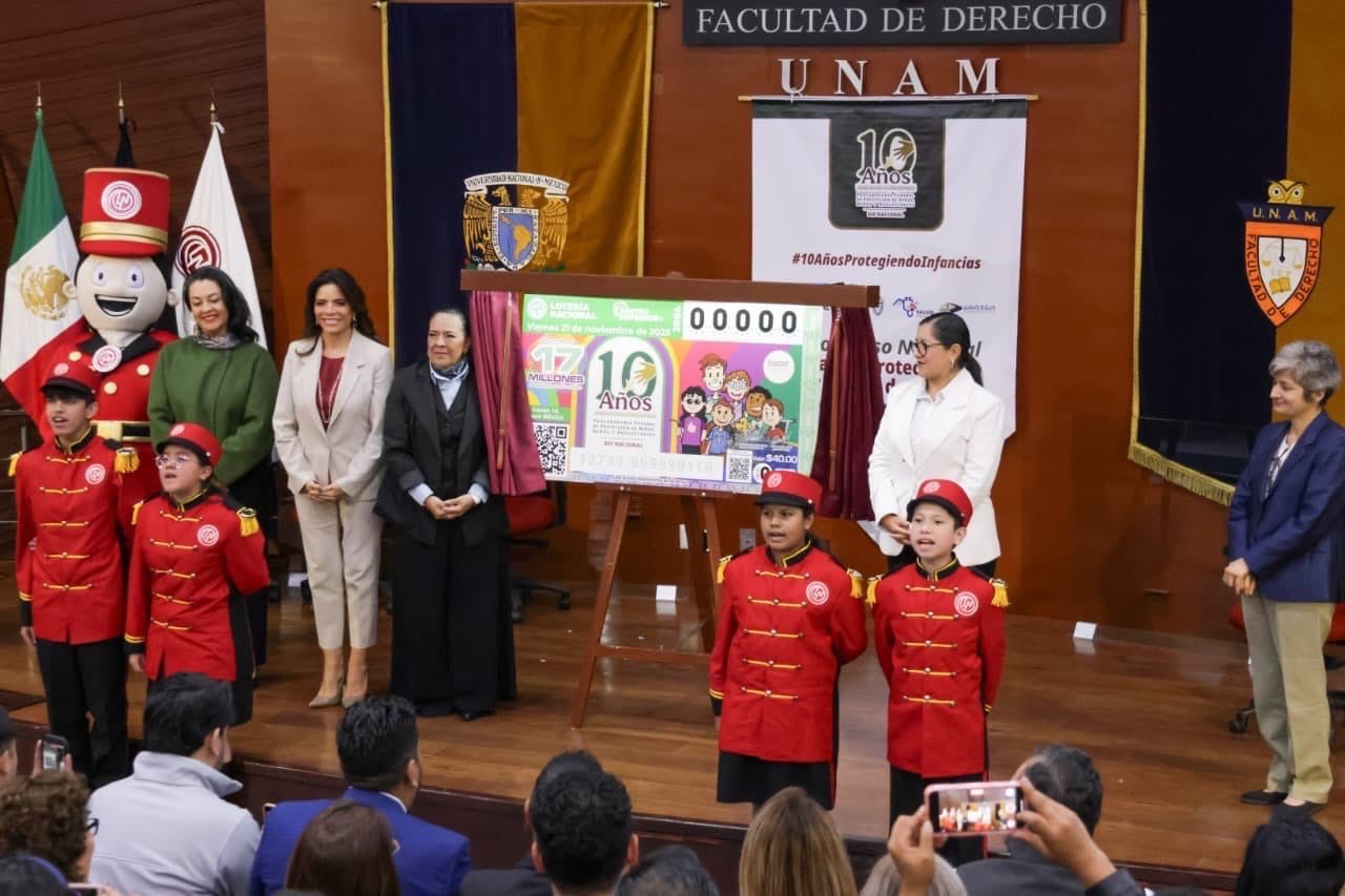 Reconocen 10 años de la Procuraduría de Protección a Niños con billete de Lotería Nacional