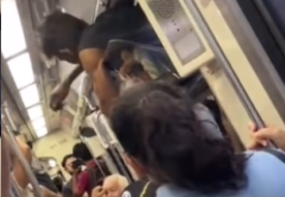 VIDEO Hombre pierde la vida tras caer del Tren Ligero en Guadalajara