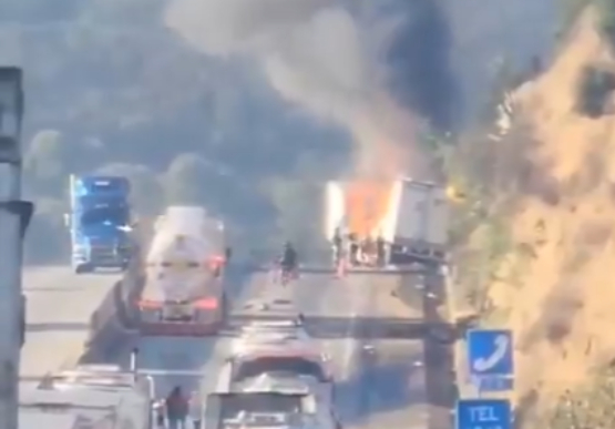 Tráiler en llamas provoca cierre del Arco Norte rumbo a Puebla