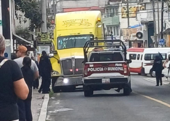 Recuperan en límites de Teziutlán y Chignautla tráiler robado en Xalapa