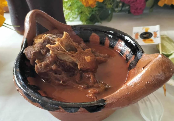Inicia temporada de Mole de Caderas con degustación de este platillo emblemático de Tehuacán