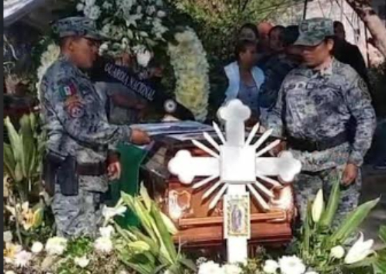 Entre lágrimas y clamor de Justicia dan el último adiós a Stephany oficial de la GN en Ajalpan   