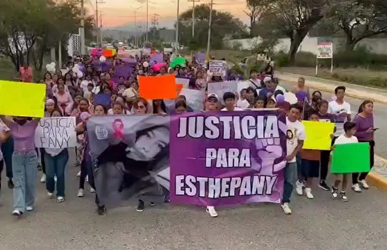 Marchan en Ajalpan para exigir justicia por la muerte de la guardia nacional Estephanya